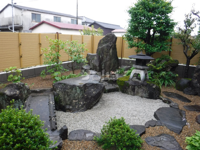 石の庭｜石を使って構成したダイナミックな庭