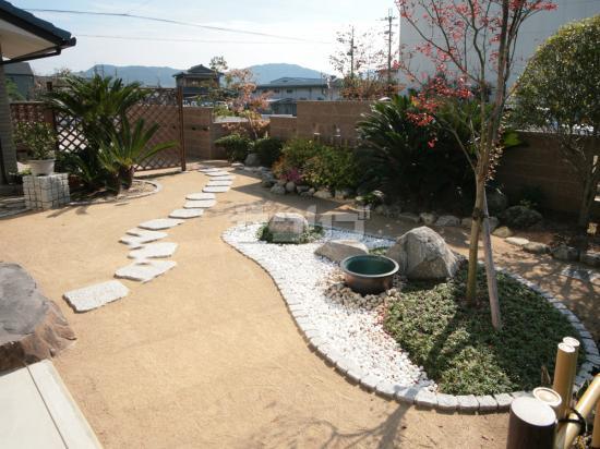施工例 土舗装で管理のしやすい和風の庭工事 兵庫県姫路市