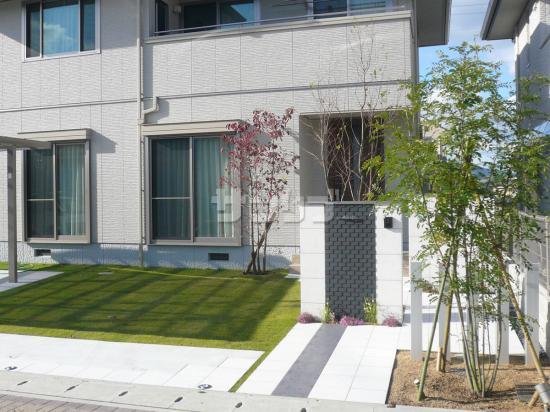 施工例 シンボルツリーとタイル門柱による上質デザイン 兵庫県姫路市